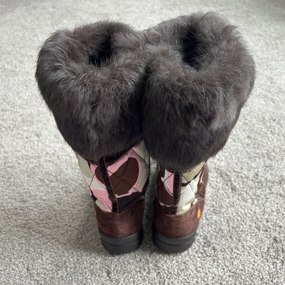 Coach Sasha Quilted Signature C Fur Trimmed Winter Boots Size 8.5 - Picture 3 of 6
